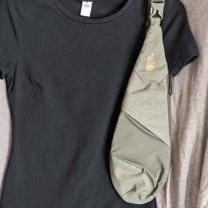 🎒 North Face Sling Bag